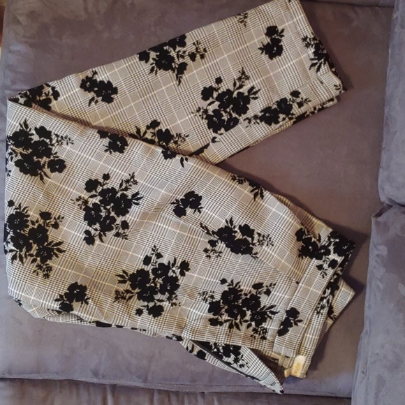 2 piece black and white ankle length pants suit by - Picture 5 of 6